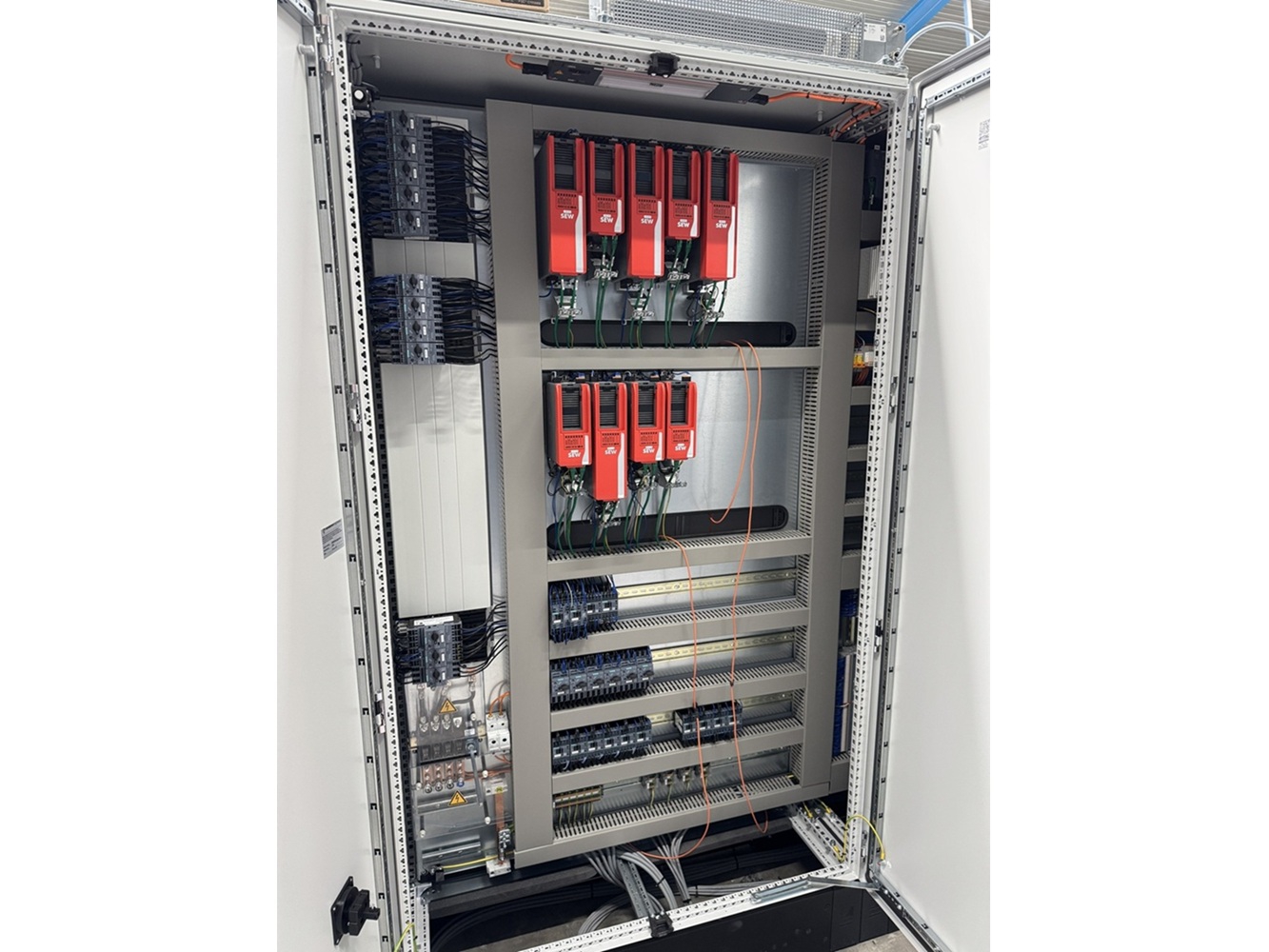 Control cabinet